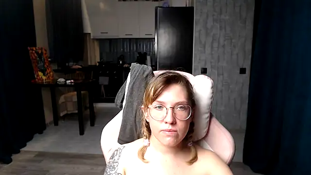 Reginasmilee online show from 10, 9, 2025