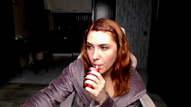 Reginasmilee online show from 3, 10, 2025