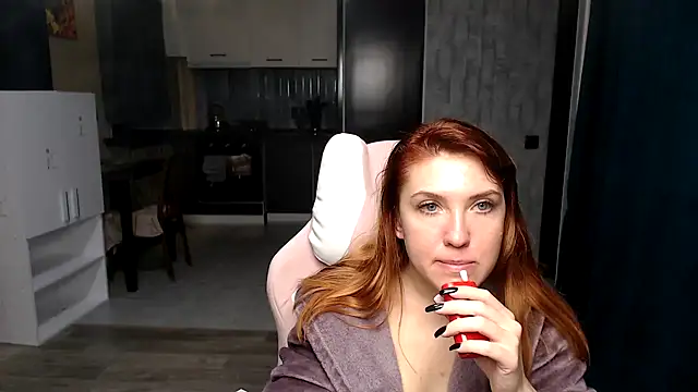 Reginasmilee online show from 6, 10, 2025