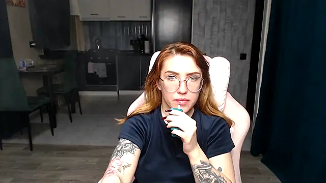 Reginasmilee online show from 17, 11, 2025