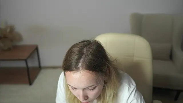 Snapshot of OraliaRokusek chatting on 6, 7, 2026 OraliaRokusek online show from 6, 7, 2026