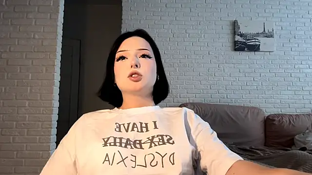 Snapshot of MiaLoon chatting on 2, 7, 2026 MiaLoon online show from 2, 7, 2026