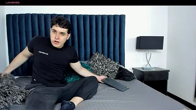 Snapshot of Sam_Roos chatting on 4, 7, 2026 Sam Roos online show from 4, 7, 2026
