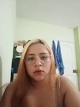 Snapshot of estrellita_20 chatting on 3, 7, 2026 estrellita 20 online show from 3, 7, 2026