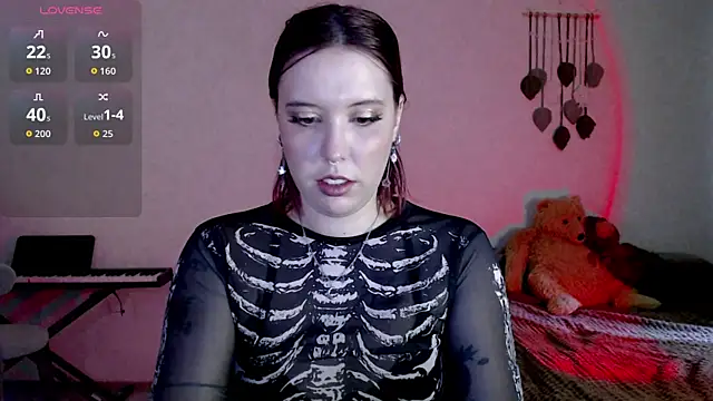 Snapshot of ember_lune chatting on 14, 7, 2026 ember lune online show from 14, 7, 2026