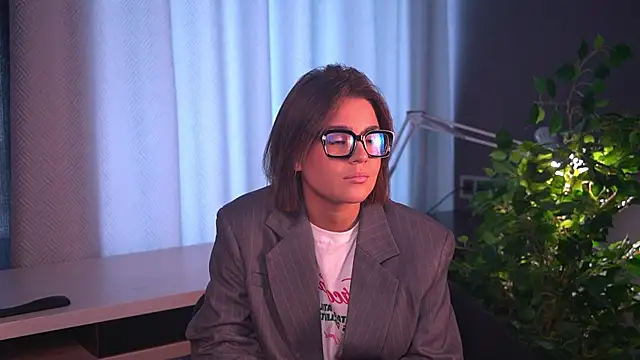 Snapshot of LovettaBenne chatting on 10, 7, 2026 LovettaBenne online show from 10, 7, 2026