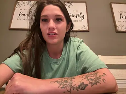 Snapshot of prettygirll00 chatting on 7, 7, 2026 prettygirll00 online show from 7, 7, 2026