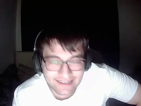 Snapshot of rynoxexe chatting on 7, 7, 2026 rynoxexe online show from 7, 7, 2026