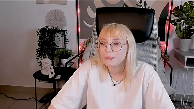 ReminaMeow online show from 14, 7, 2026
