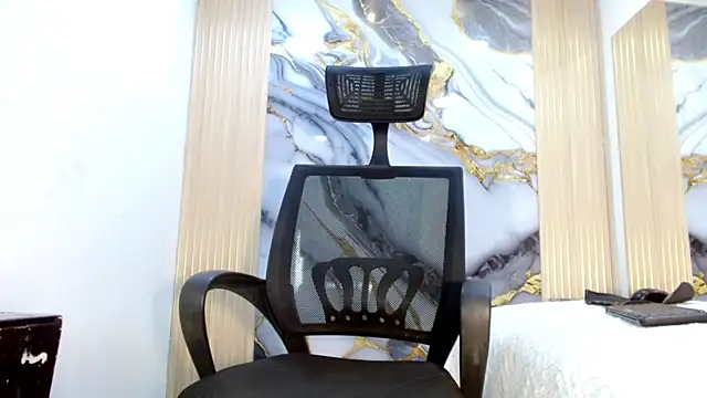 Snapshot of AuroraMilano chatting on 11, 7, 2026 AuroraMilano online show from 11, 7, 2026