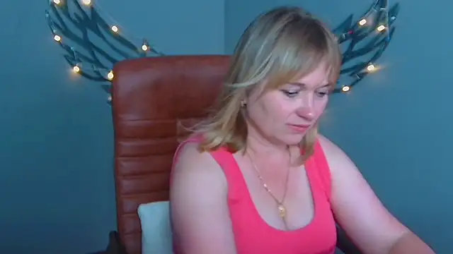 Snapshot of KiraSmiling chatting on 20, 7, 2026 KiraSmiling online show from 20, 7, 2026