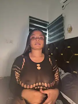 Snapshot of elle_28 chatting on 16, 7, 2026 elle 28 online show from 16, 7, 2026