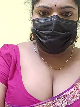 Snapshot of Floraa-Queen chatting on 16, 7, 2026 Floraa-Queen online show from 16, 7, 2026