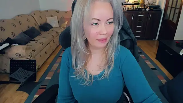 WhitneyLynn online show from 7, 1, 2025