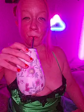 Snapshot of XxMs_StarzxX chatting on 25, 6, 2026 XxMs StarzxX online show from 25, 6, 2026
