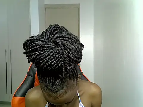 Snapshot of spot_curvy chatting on 6, 8, 2026 spot curvy online show from 6, 8, 2026