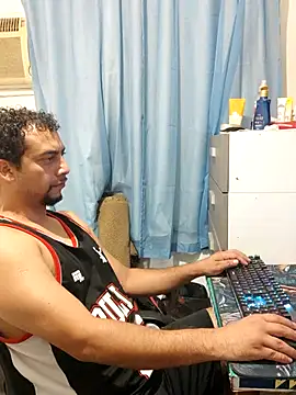 Snapshot of lzinrj chatting on 5, 8, 2026 lzinrj online show from 5, 8, 2026