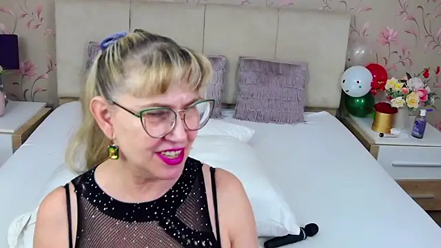 Snapshot of MatureMariah chatting on 11, 1, 2025 MatureMariah online show from 11, 1, 2025