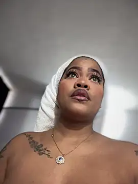 riri brunnete online show from 25, 1, 2025