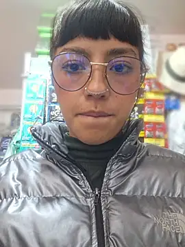 Cute hollywood1 online show from 5, 8, 2026