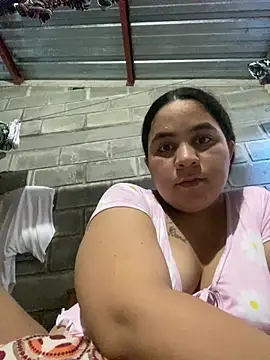 Snapshot of laura1999love chatting on 29, 7, 2026 laura1999love online show from 29, 7, 2026