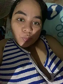 Snapshot of laura1999love chatting on 31, 7, 2026 laura1999love online show from 31, 7, 2026