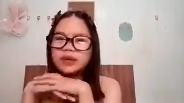 Snapshot of YunaSato chatting on 8, 8, 2026 YunaSato online show from 8, 8, 2026