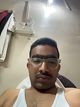 Snapshot of ronzy_69 chatting on 3, 8, 2026 ronzy 69 online show from 3, 8, 2026