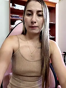 Snapshot of Lipzzy_sun20 chatting on 8, 8, 2026 Lipzzy sun20 online show from 8, 8, 2026