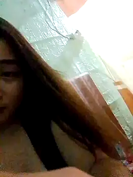 Snapshot of Tutuhot18 chatting on 7, 8, 2026 Tutuhot18 online show from 7, 8, 2026