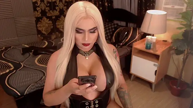 Snapshot of DominatrixMistressSilva chatting on 26, 4, 2026 DominatrixMistressSilva online show from 26, 4, 2026