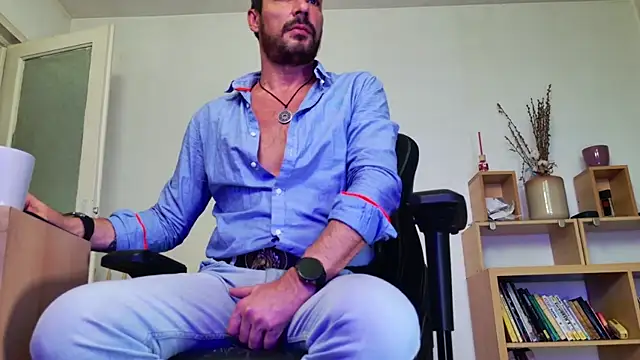Snapshot of ChrisKox chatting on 17, 4, 2026 ChrisKox online show from 17, 4, 2026