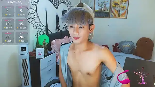 Snapshot of WildestTwink chatting on 8, 9, 2025 WildestTwink online show from 8, 9, 2025