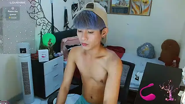 Snapshot of WildestTwink chatting on 11, 9, 2025 WildestTwink online show from 11, 9, 2025