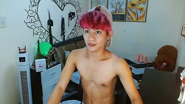 Snapshot of WildestTwink chatting on 29, 9, 2025 WildestTwink online show from 29, 9, 2025