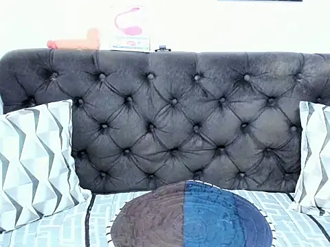 12inchesselfsuckts online show from 12, 3, 2026