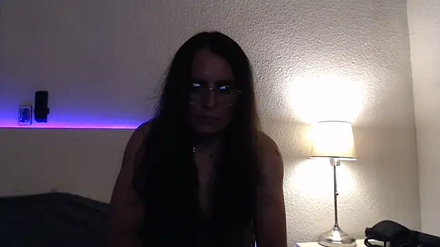 Snapshot of Chic_desire chatting on 2, 6, 2026 Chic desire online show from 2, 6, 2026