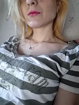 Snapshot of YogisticJuli666 chatting on 21, 2, 2025 YogisticJuli666 online show from 21, 2, 2025