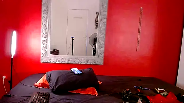 Snapshot of Lilouana chatting on 13, 12, 2024 Lilouana online show from 13, 12, 2024