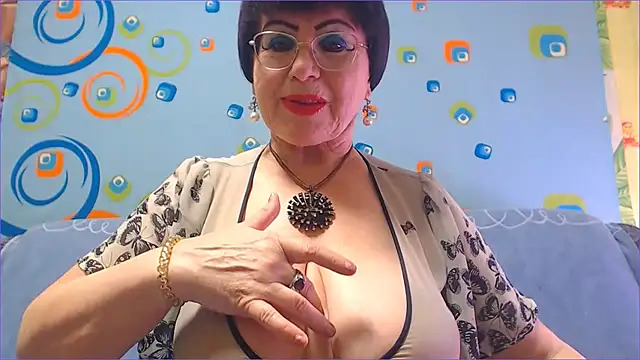 Snapshot of NaughtyMOM4uX chatting on 4, 10, 2025 NaughtyMOM4uX online show from 4, 10, 2025
