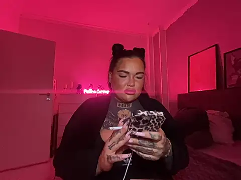  MelinaCurves  online show from 8, 1, 2025