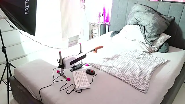  MelinaCurves  online show from 18, 3, 2025