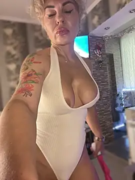 Snapshot of Hotnessi chatting on 22, 12, 2024 Hotnessi online show from 22, 12, 2024