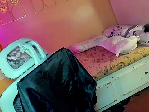 HOTnWILDalice online show from 10, 11, 2025