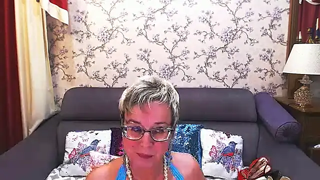 MilfyMommyXX online show from 25, 1, 2025