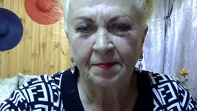 Emma52610 online show from 5, 10, 2025