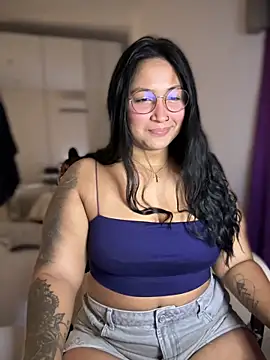 Snapshot of DannaaMeliza chatting on 4, 3, 2025 DannaaMeliza online show from 4, 3, 2025