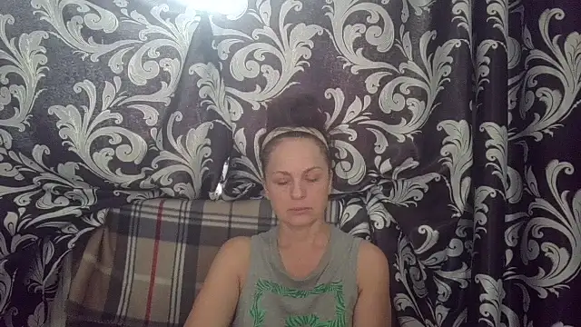 Snapshot of LindaStarS chatting on 4, 6, 2026 LindaStarS online show from 4, 6, 2026
