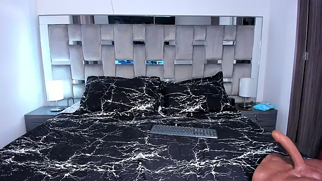 Cammiila online show from 4, 3, 2025