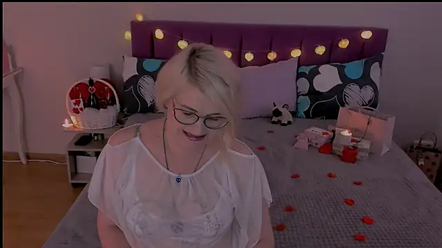 sabrinamacmarren online show from 14, 2, 2025